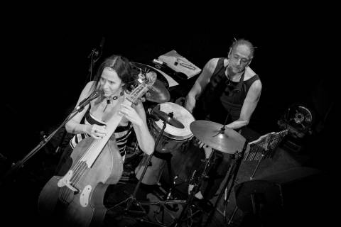 Marie Stone et Bouba aux percussions